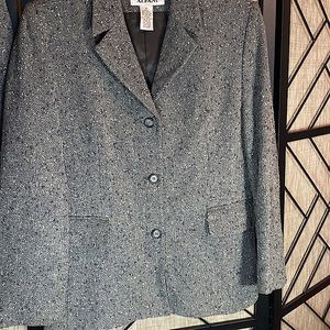 GENLTY USE: 2 PEICE LINED ALFANI JACKET SIZE 10 SKIRT SIZE 12